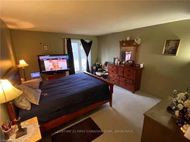 34 - 120 Centre St, Condo with 3 bedrooms, 2 bathrooms and 2 parking in London ON | Image 3