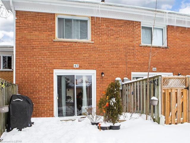 47 Arbour Glen Crescent E, House attached with 3 bedrooms, 1 bathrooms and 1 parking in London ON | Image 29