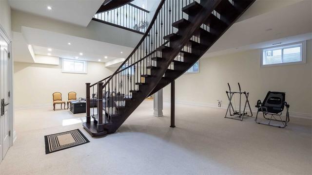1240 Royal York Rd, House detached with 4 bedrooms, 7 bathrooms and 6 parking in Toronto ON | Image 32