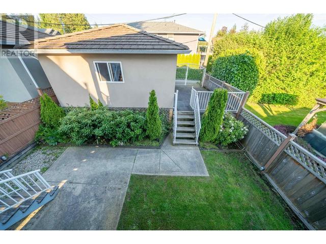 2052 Westview Drive, House detached with 6 bedrooms, 4 bathrooms and 3 parking in North Vancouver BC | Image 17