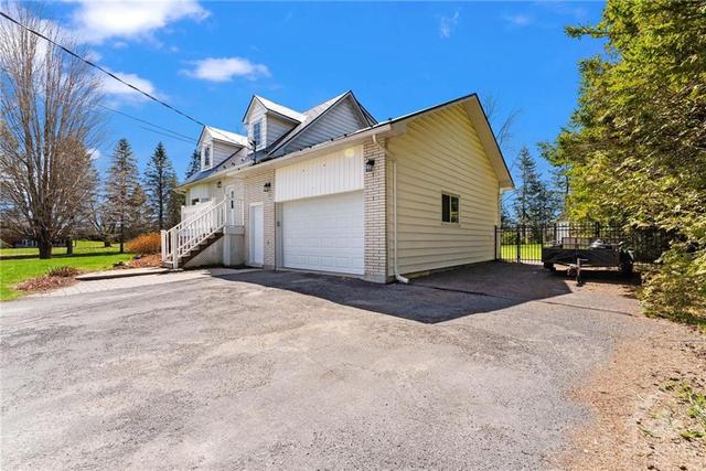 430 Johnston Road, House detached with 3 bedrooms, 3 bathrooms and 6 parking in North Grenville ON | Image 2