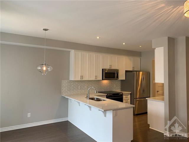 322 Fergus Crescent, Townhouse with 3 bedrooms, 3 bathrooms and 2 parking in Ottawa ON | Image 13