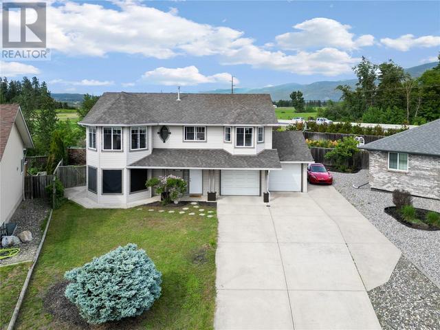 2112 Hunter Avenue, House detached with 3 bedrooms, 3 bathrooms and 6 parking in Armstrong BC | Image 2
