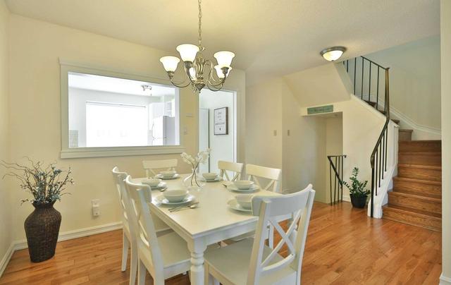 33 Guildford Cres, Townhouse with 3 bedrooms, 2 bathrooms and 2 parking in Brampton ON | Image 23
