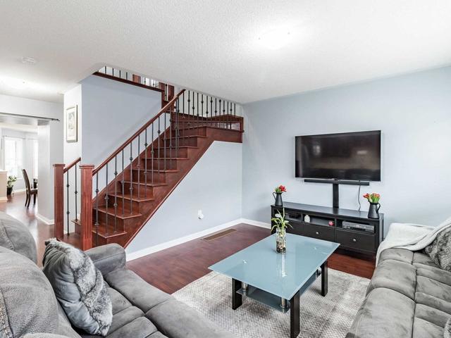 37 Georgian Rd, House semidetached with 3 bedrooms, 3 bathrooms and 3 parking in Brampton ON | Image 2