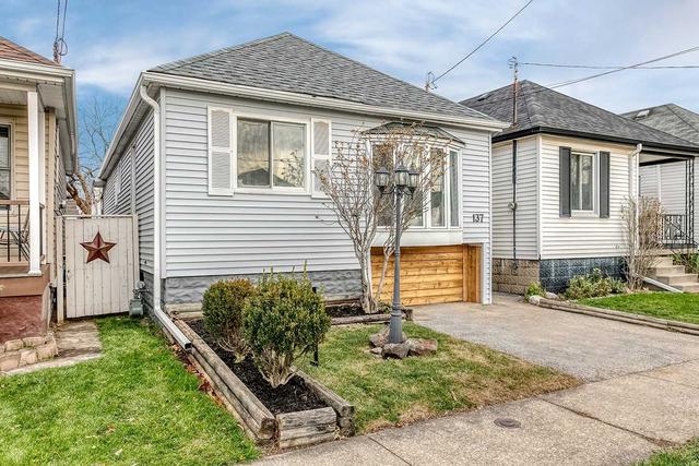 137 Hope Ave, House detached with 2 bedrooms, 3 bathrooms and 1 parking in Hamilton ON | Image 1