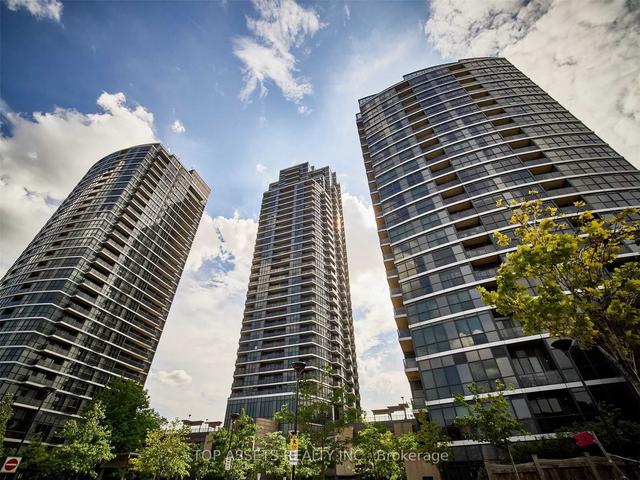 2005 - 1 Valhalla Inn Rd, Condo with 1 bedrooms, 1 bathrooms and 1 parking in Toronto ON | Image 1