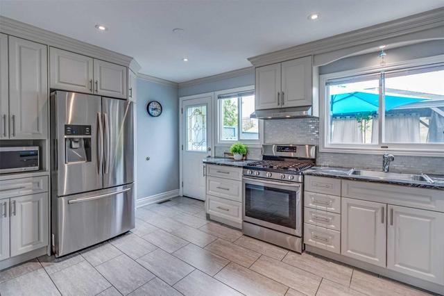 863 Southridge St, House semidetached with 3 bedrooms, 2 bathrooms and 3 parking in Oshawa ON | Image 7