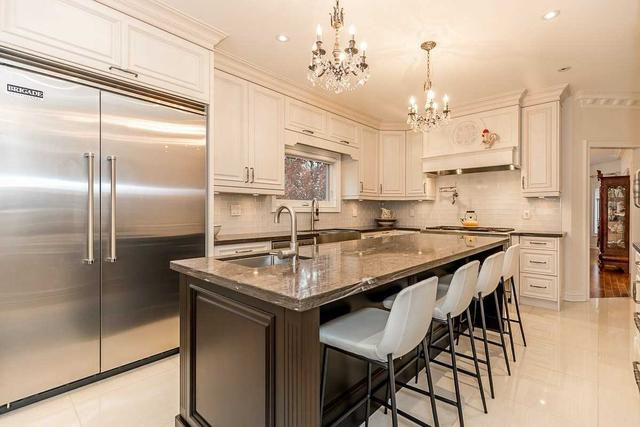 126 Adirondack Dr, House detached with 3 bedrooms, 4 bathrooms and 11 parking in Vaughan ON | Image 2