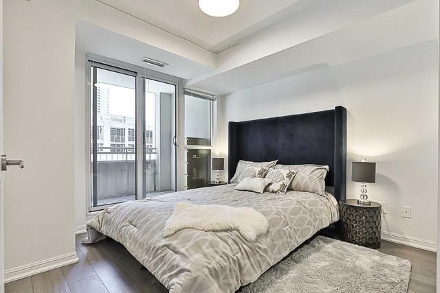 504 - 35 Bastion St, Condo with 1 bedrooms, 2 bathrooms and 1 parking in Toronto ON | Image 4