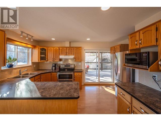 14415 Latimer Avenue, House detached with 5 bedrooms, 2 bathrooms and 1 parking in Summerland BC | Image 7