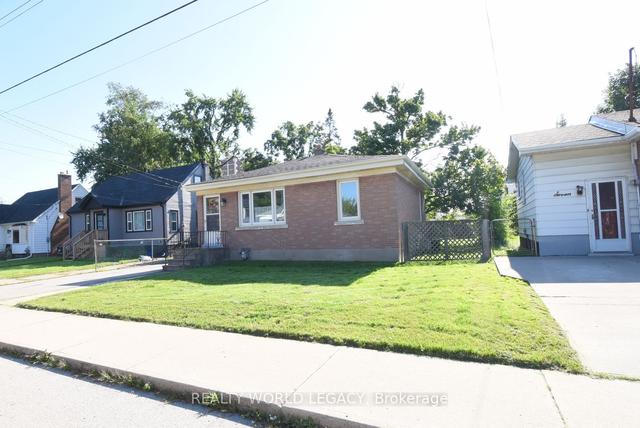 5 West 1st St, House detached with 2 bedrooms, 1 bathrooms and 3 parking in Hamilton ON | Image 12