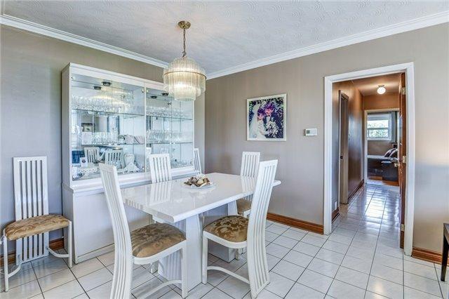 106 Duncanwoods Dr, House semidetached with 3 bedrooms, 2 bathrooms and 2 parking in Toronto ON | Image 8