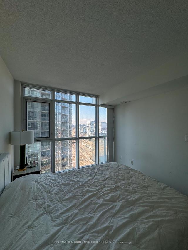 2211 - 15 Iceboat Terr, Condo with 1 bedrooms, 1 bathrooms and 0 parking in Toronto ON | Image 21