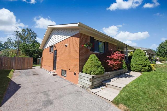 87 Clements Rd E, House detached with 3 bedrooms, 2 bathrooms and 4 parking in Ajax ON | Image 13
