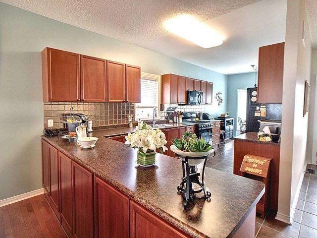 80 Hinkley Tr, House detached with 2 bedrooms, 3 bathrooms and 3 parking in Clarington ON | Image 7
