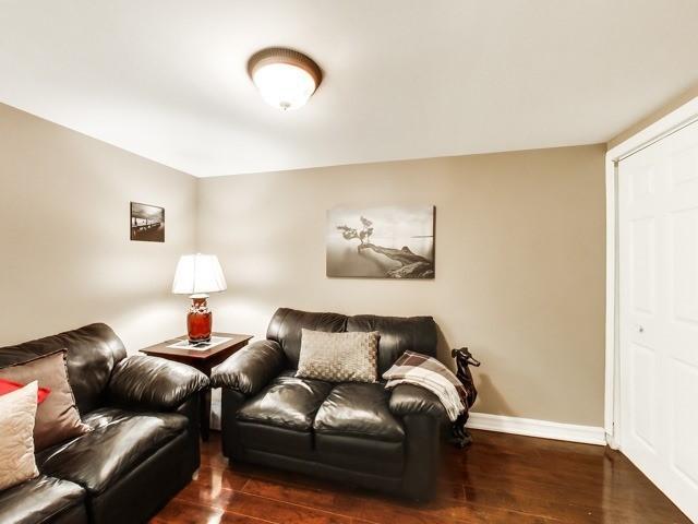 81 Darras Crt, Townhouse with 3 bedrooms, 2 bathrooms and 2 parking in Brampton ON | Image 18