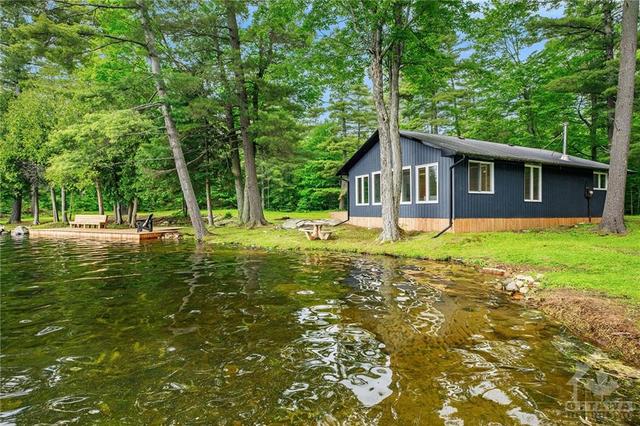 2 North Shore White Lake North, House detached with 2 bedrooms, 1 bathrooms and null parking in Greater Madawaska ON | Image 3