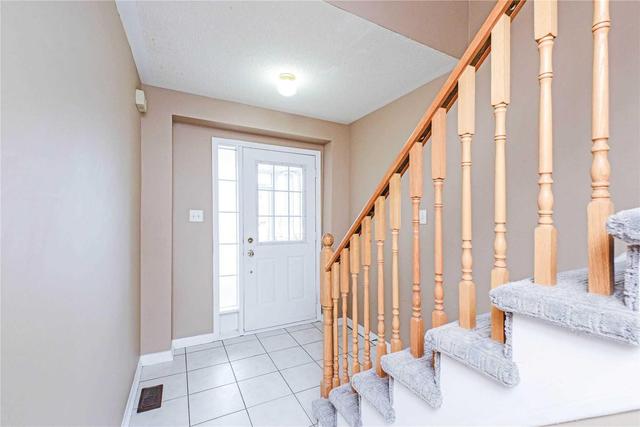 84 Whiteface Cres, House semidetached with 3 bedrooms, 4 bathrooms and 2 parking in Brampton ON | Image 3