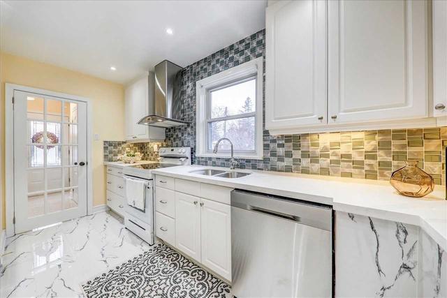 31 Benlight Cres, House detached with 3 bedrooms, 4 bathrooms and 6 parking in Toronto ON | Image 4