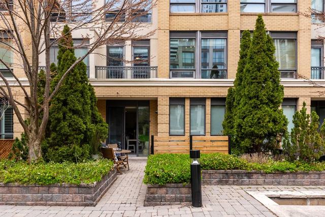 th111 - 25 Soho St, Townhouse with 2 bedrooms, 2 bathrooms and 1 parking in Toronto ON | Image 11