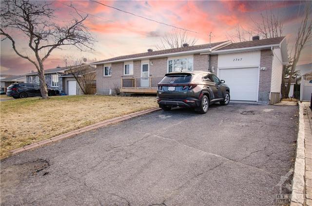 2767 Leonard Street, House detached with 3 bedrooms, 2 bathrooms and 5 parking in Clarence Rockland ON | Image 1