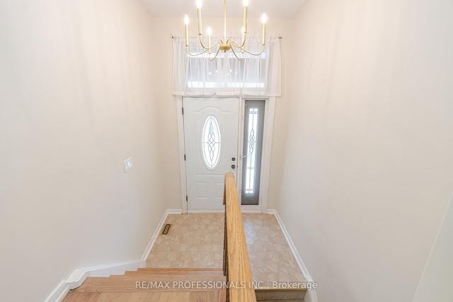 24 Brunner Dr, House detached with 3 bedrooms, 2 bathrooms and 3 parking in Toronto ON | Image 23