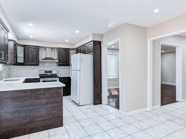 56 Woolridge Crt, House detached with 3 bedrooms, 4 bathrooms and 6 parking in Brampton ON | Image 5