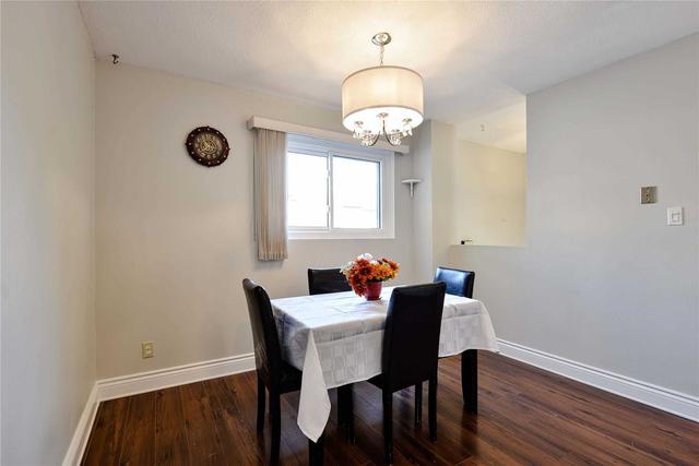 35 Carleton Pl, Townhouse with 3 bedrooms, 2 bathrooms and 2 parking in Brampton ON | Image 5