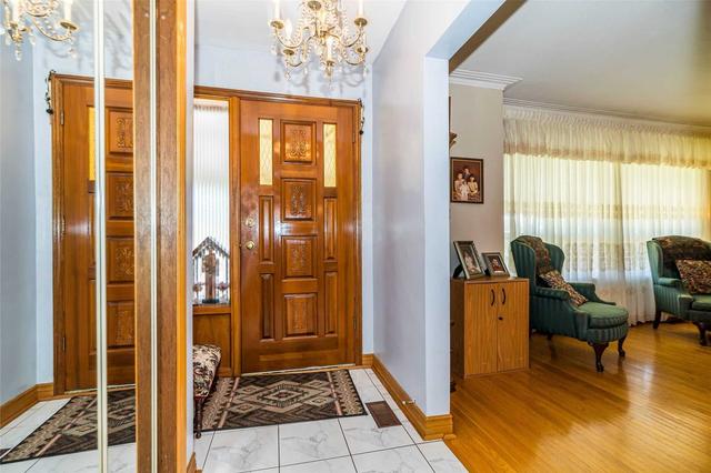 51 Medina Cres, House detached with 3 bedrooms, 2 bathrooms and 5 parking in Toronto ON | Image 7