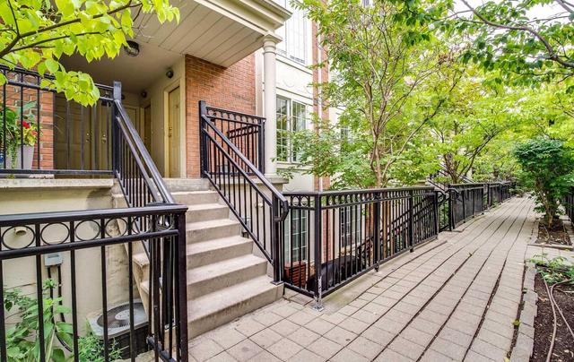 751 - 5 Everson Dr, Townhouse with 2 bedrooms, 1 bathrooms and 1 parking in Toronto ON | Image 1