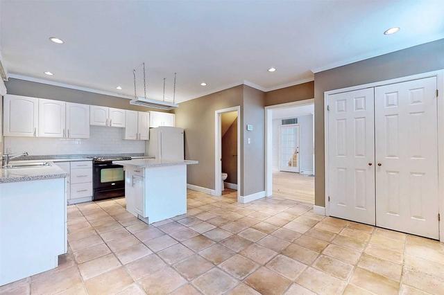 28 Dunvegan Rd, House detached with 8 bedrooms, 6 bathrooms and 5 parking in Toronto ON | Image 13