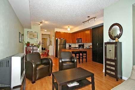 th27 - 70 Carr St, Townhouse with 2 bedrooms, 1 bathrooms and null parking in Toronto ON | Image 3