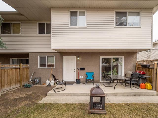 11 - 1915 18 Avenue N, Home with 3 bedrooms, 1 bathrooms and 2 parking in Lethbridge AB | Image 2