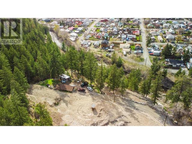 852 First Avenue, House detached with 1 bedrooms, 1 bathrooms and 2 parking in Okanagan Similkameen G BC | Image 3