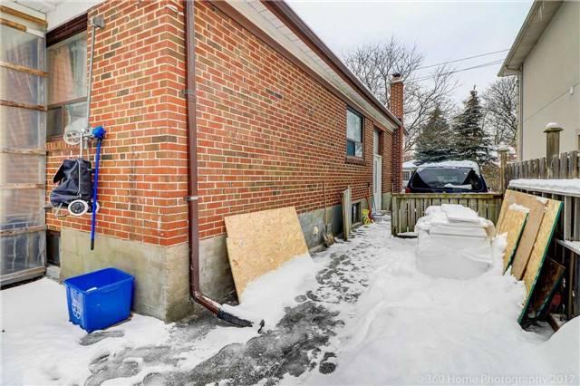9 Kensington Ave, House detached with 4 bedrooms, 3 bathrooms and 4 parking in Toronto ON | Image 10