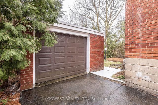 18 Worthington Cres, House detached with 2 bedrooms, 2 bathrooms and 5 parking in Toronto ON | Image 30