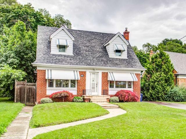 39 Lynnhaven Rd, House detached with 3 bedrooms, 2 bathrooms and 6 parking in Toronto ON | Image 1