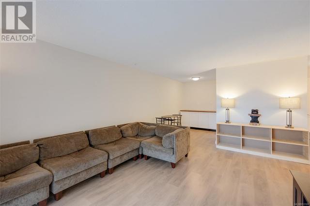 105 - 3277 Glasgow Ave, Condo with 1 bedrooms, 1 bathrooms and 1 parking in Saanich BC | Image 5