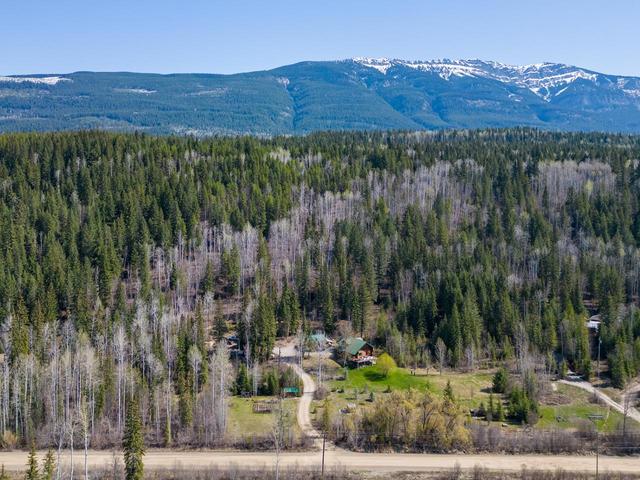 2604 Big Bend Highway, House detached with 3 bedrooms, 3 bathrooms and null parking in Columbia Shuswap A BC | Image 37