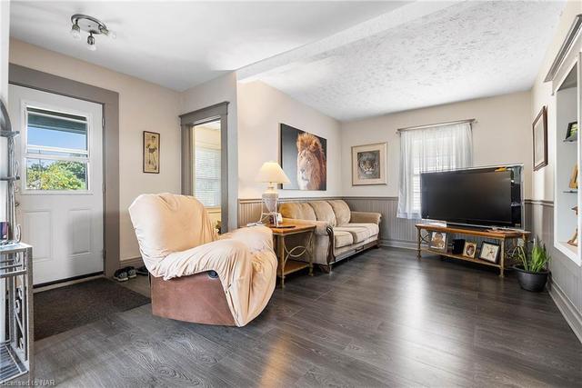 10 Currie Street, House detached with 3 bedrooms, 2 bathrooms and 5 parking in St. Catharines ON | Image 5