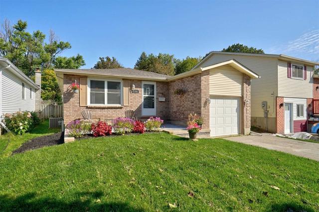 18 Hickling Tr, House detached with 3 bedrooms, 2 bathrooms and 4 parking in Barrie ON | Image 12