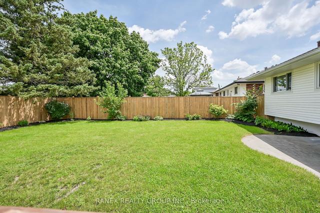 14 Pembroke Ave, House detached with 3 bedrooms, 2 bathrooms and 4 parking in Brantford ON | Image 32