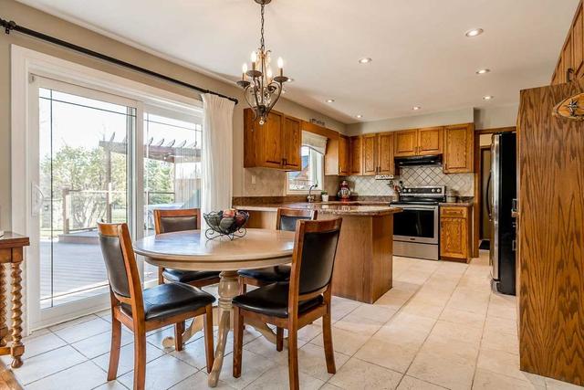19 Martine Cres, House detached with 4 bedrooms, 3 bathrooms and 10 parking in Oro Medonte ON | Image 2