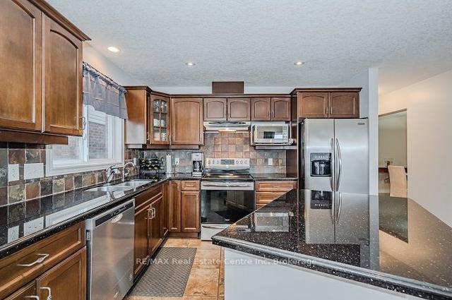 19 Bard Blvd, House detached with 5 bedrooms, 4 bathrooms and 4 parking in Guelph ON | Image 3