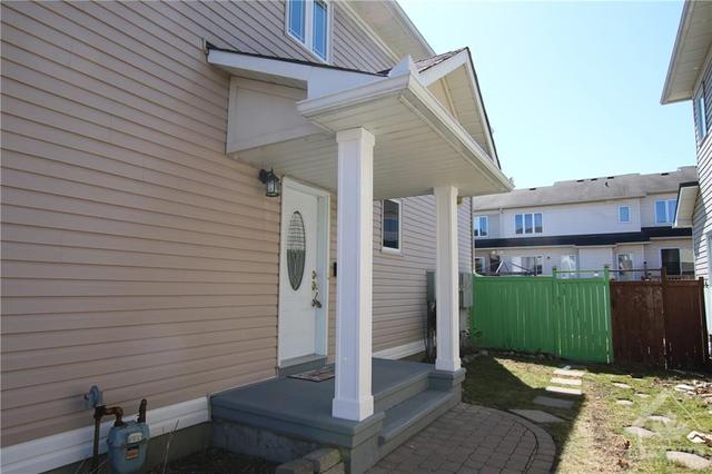 120 Shady Grove Street, Townhouse with 3 bedrooms, 4 bathrooms and 5 parking in Ottawa ON | Image 2