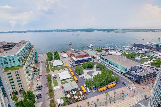 1012 - 208 Queens Quay W, Condo with 2 bedrooms, 2 bathrooms and 1 parking in Toronto ON | Image 3