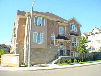 128 - 50 Strathaven Dr, Townhouse with 2 bedrooms, 2 bathrooms and 2 parking in Mississauga ON | Image 2