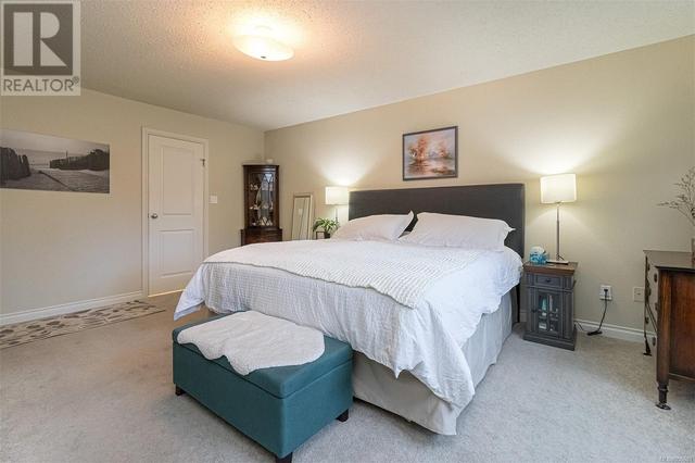 202 - 2340 Oak Bay Ave, Condo with 3 bedrooms, 2 bathrooms and 1 parking in Oak Bay BC | Image 18