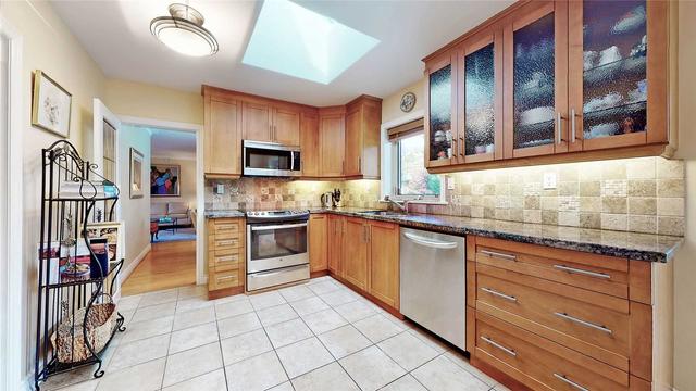 27 Regency Sq, House detached with 4 bedrooms, 3 bathrooms and 5 parking in Toronto ON | Image 38